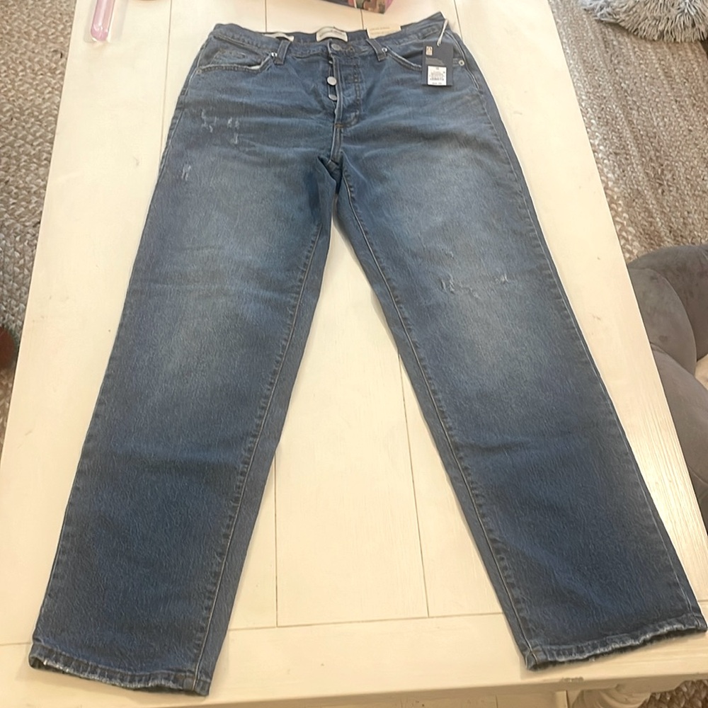 Universal threads Jean 10Reg. NWT button fly, medium wash.